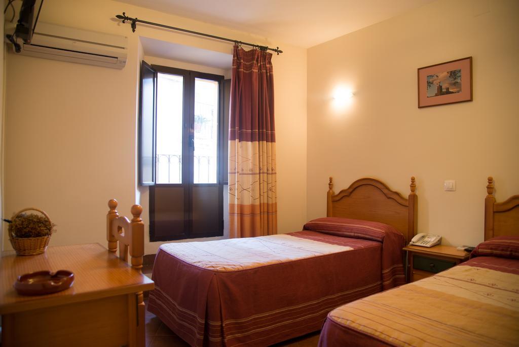 Hostal Hueso Trujillo Esterno foto