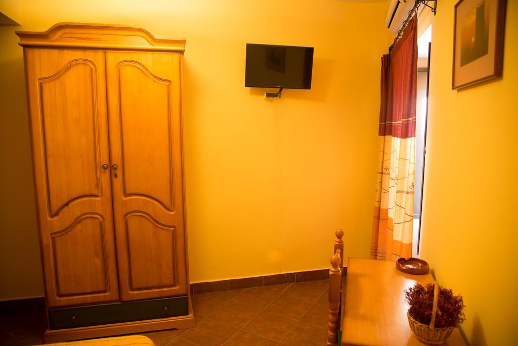 Hostal Hueso Trujillo Esterno foto