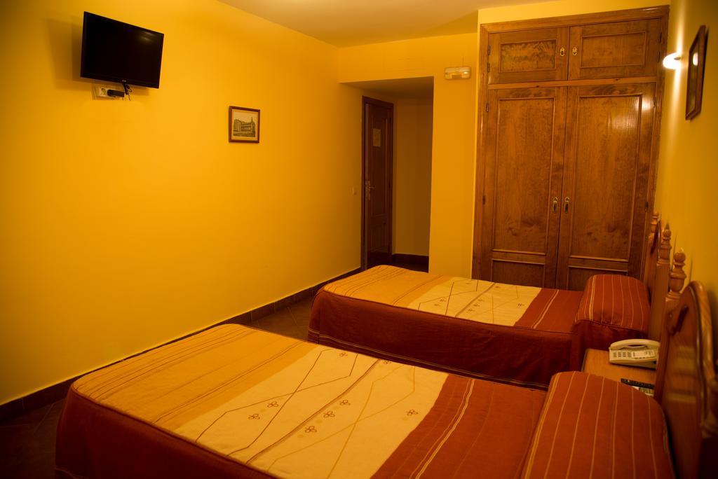 Hostal Hueso Trujillo Esterno foto