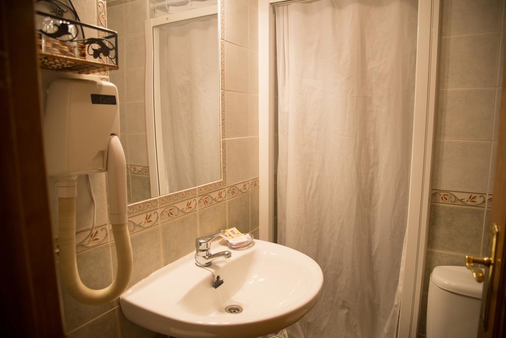 Hostal Hueso Trujillo Esterno foto