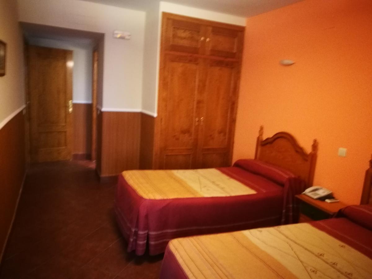 Hostal Hueso Trujillo Esterno foto
