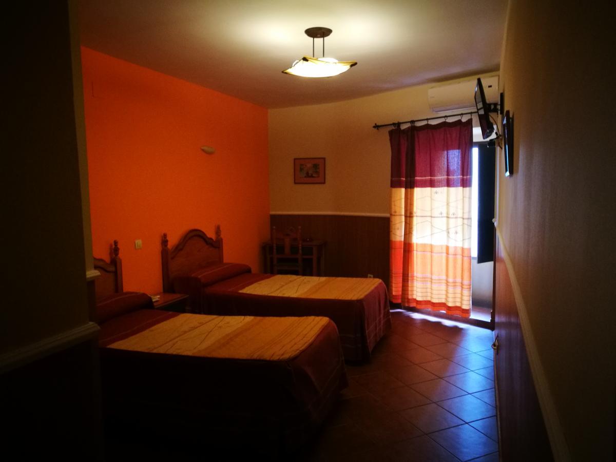Hostal Hueso Trujillo Esterno foto