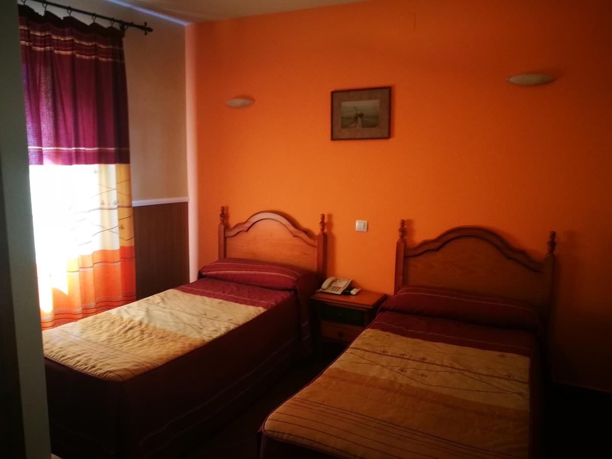 Hostal Hueso Trujillo Esterno foto