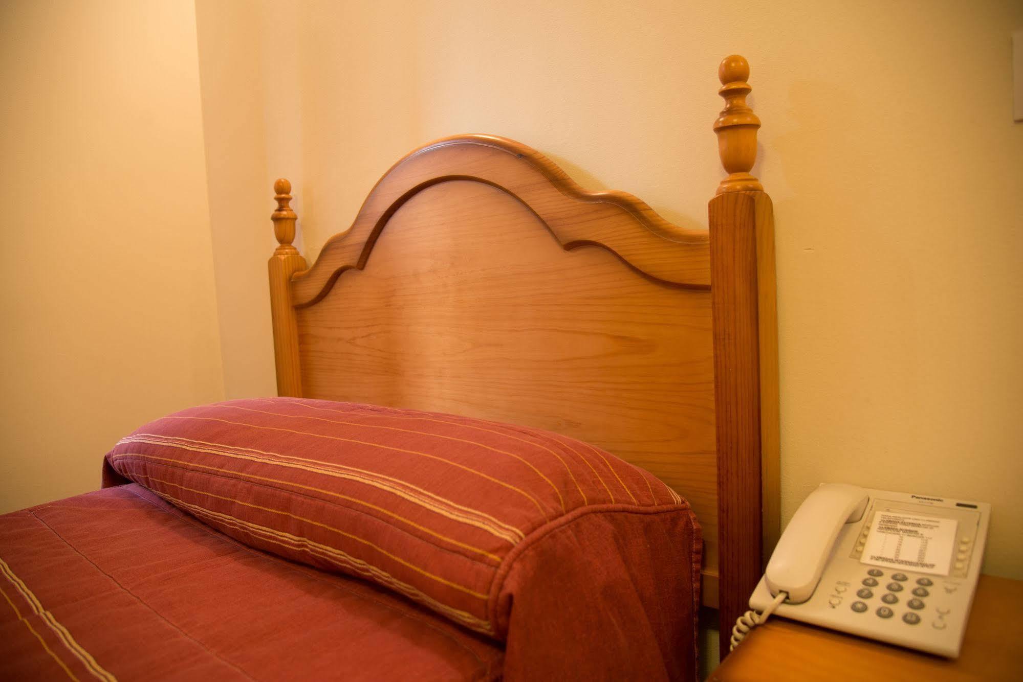 Hostal Hueso Trujillo Esterno foto