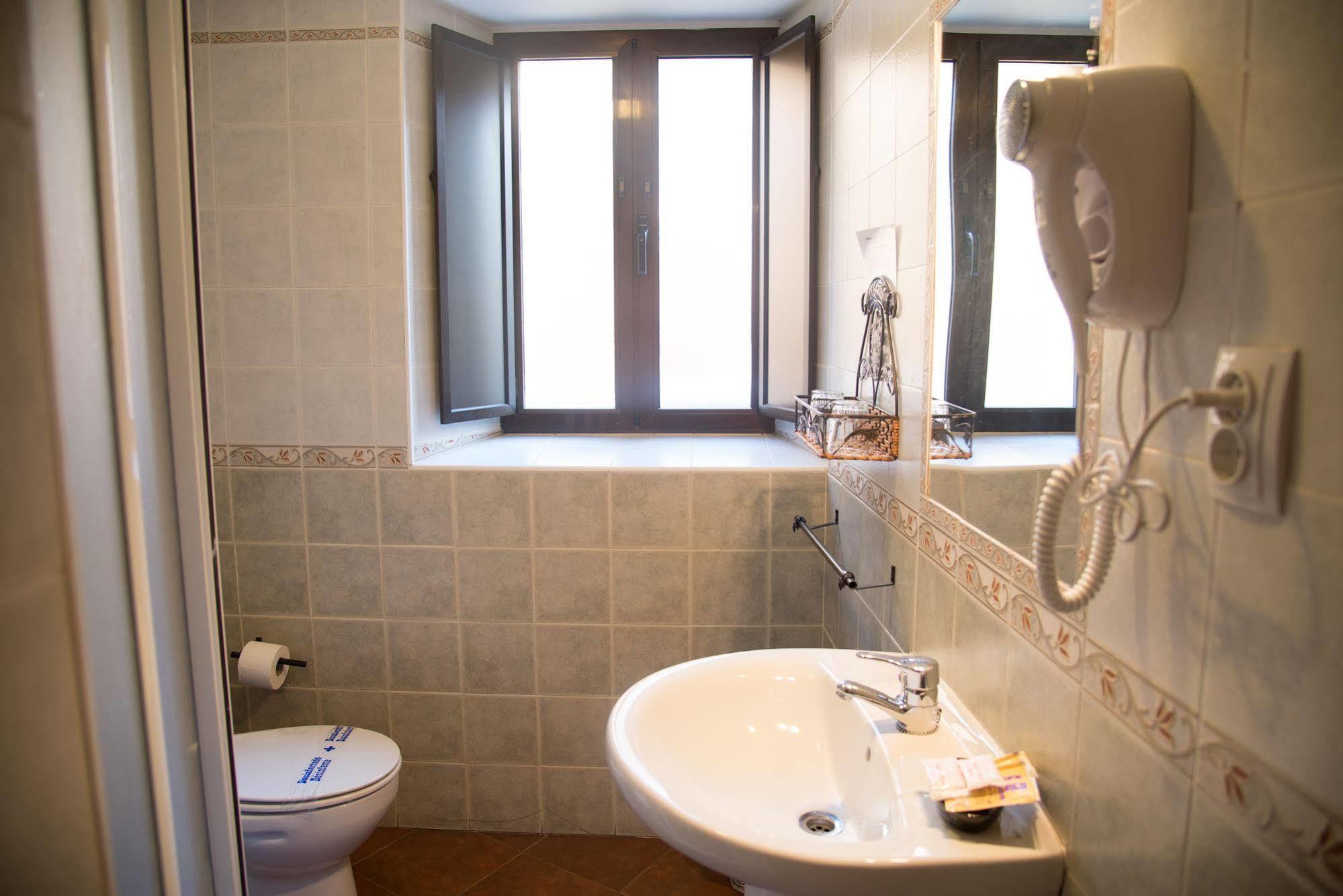 Hostal Hueso Trujillo Esterno foto