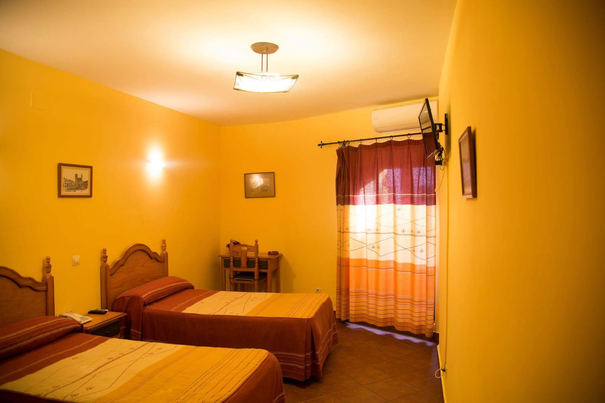 Hostal Hueso Trujillo Esterno foto
