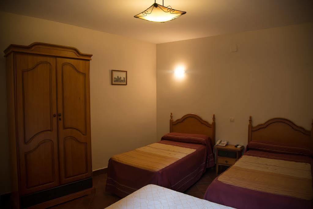 Hostal Hueso Trujillo Esterno foto