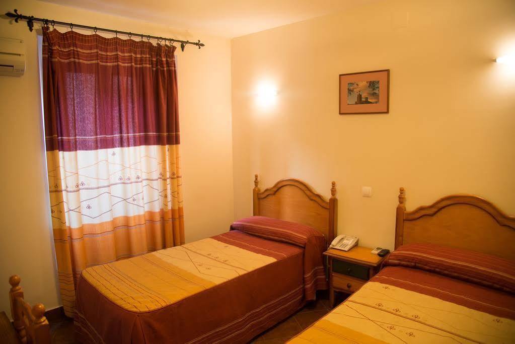 Hostal Hueso Trujillo Esterno foto